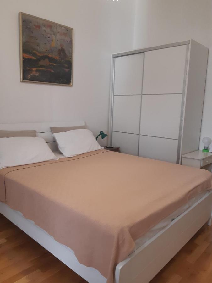 Mulo Stanicica Tivat Buitenkant foto