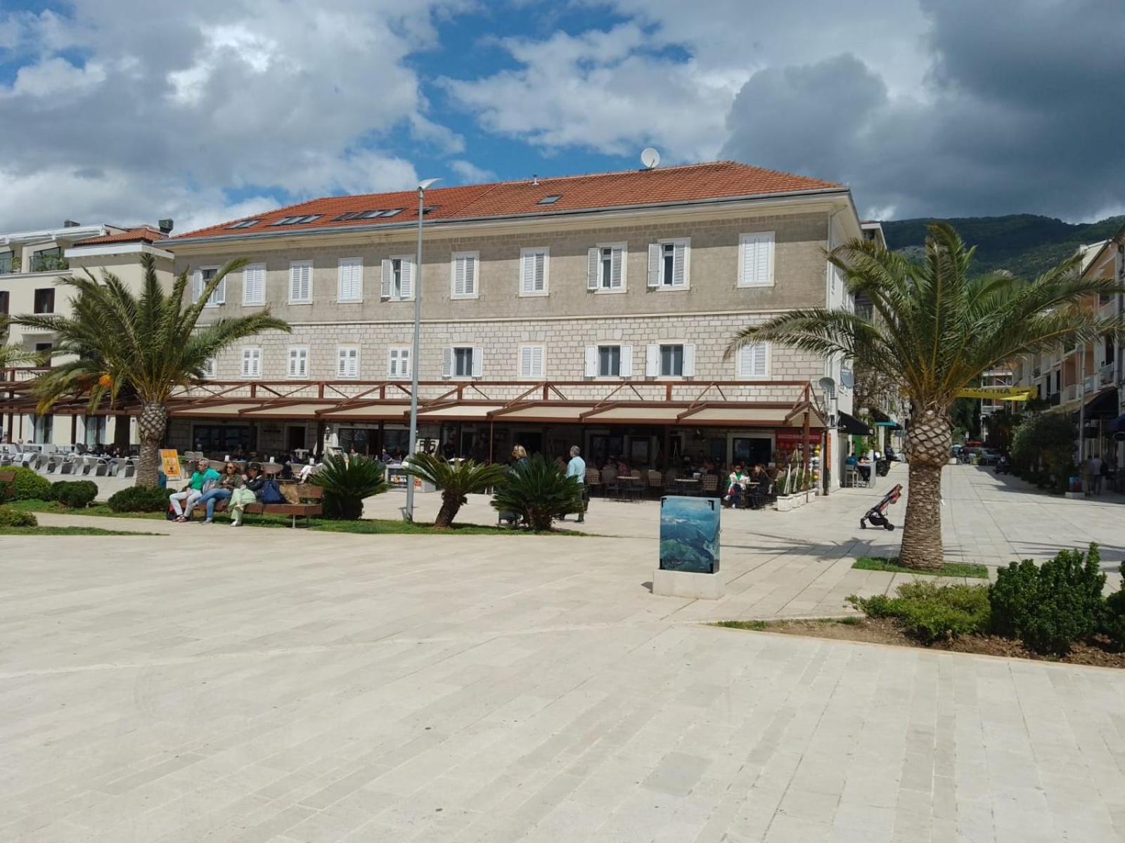 Mulo Stanicica Tivat Buitenkant foto